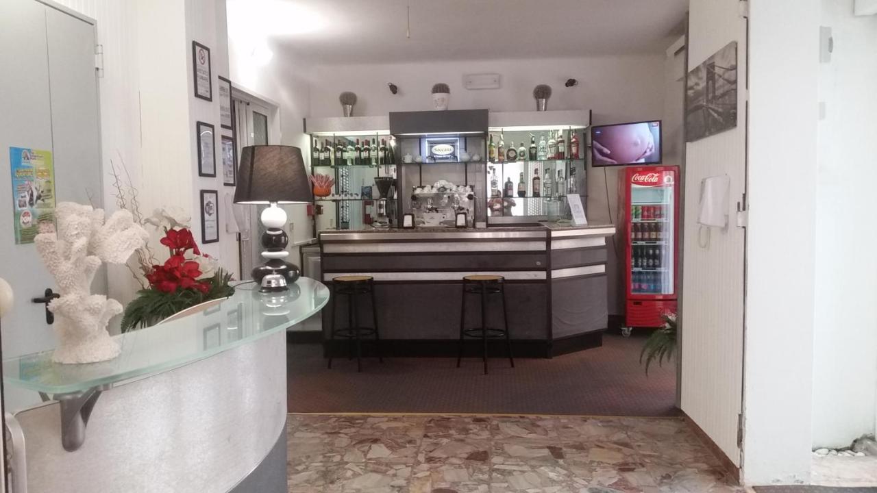 Hotel Manolita Rimini Exterior photo