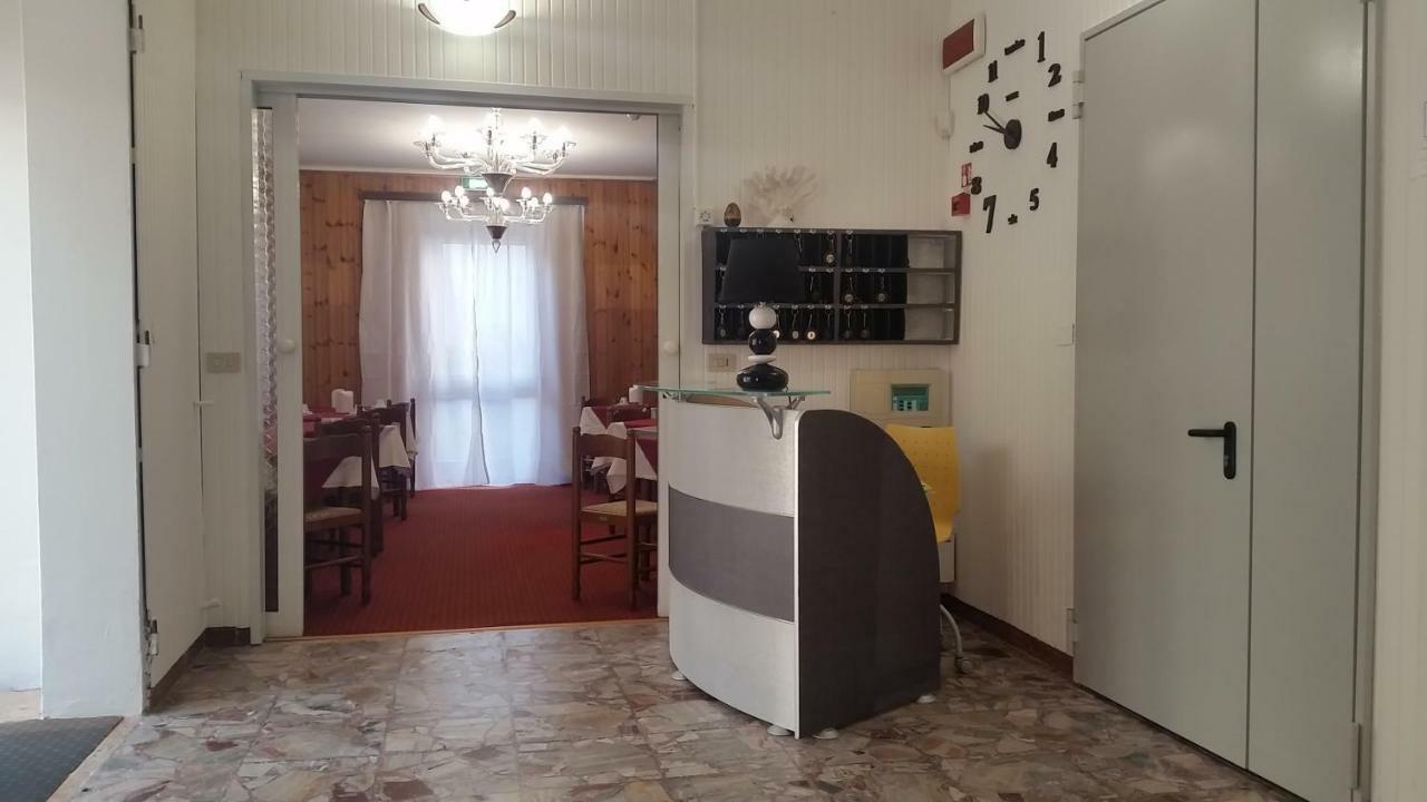 Hotel Manolita Rimini Exterior photo